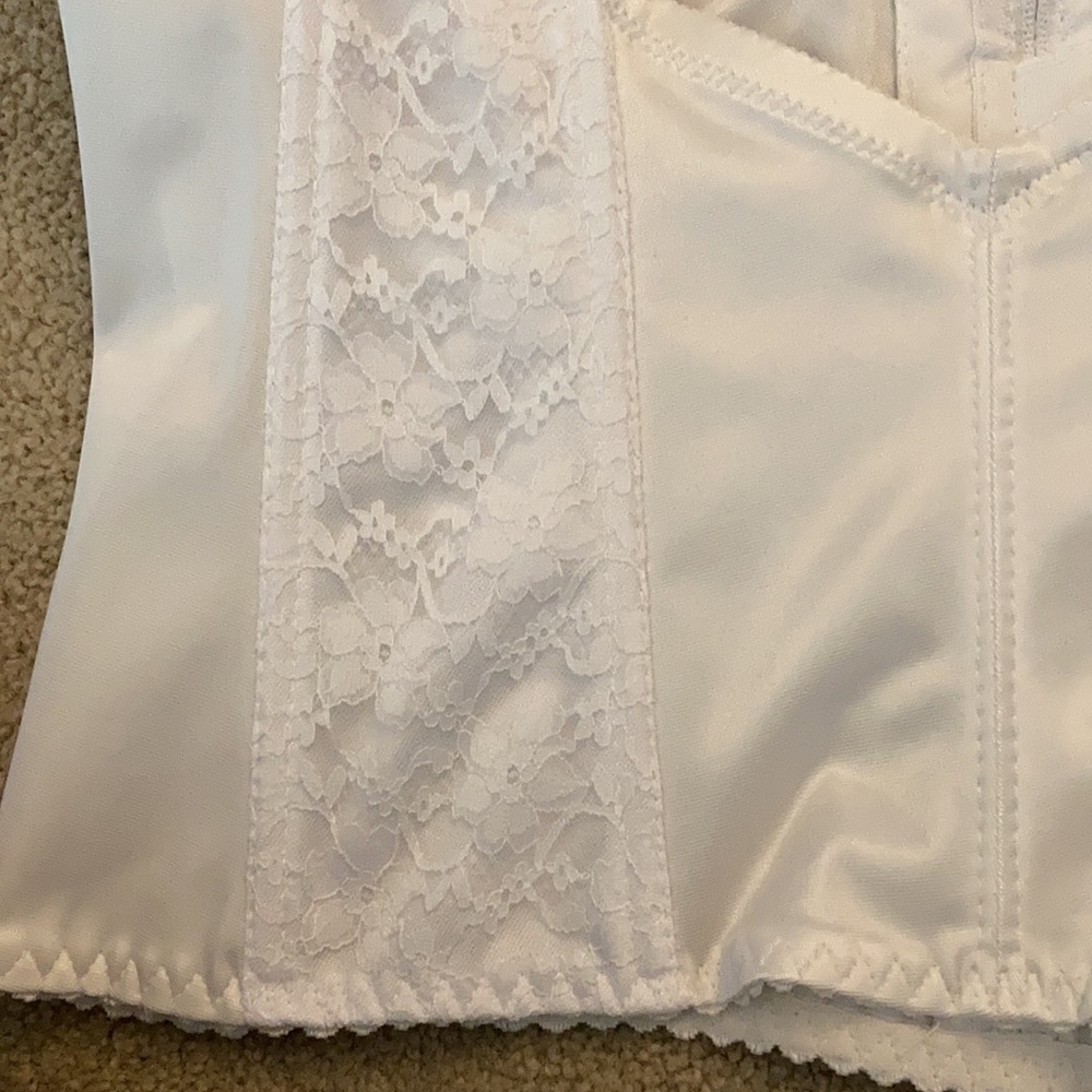 White corset - Picture 6 of 7